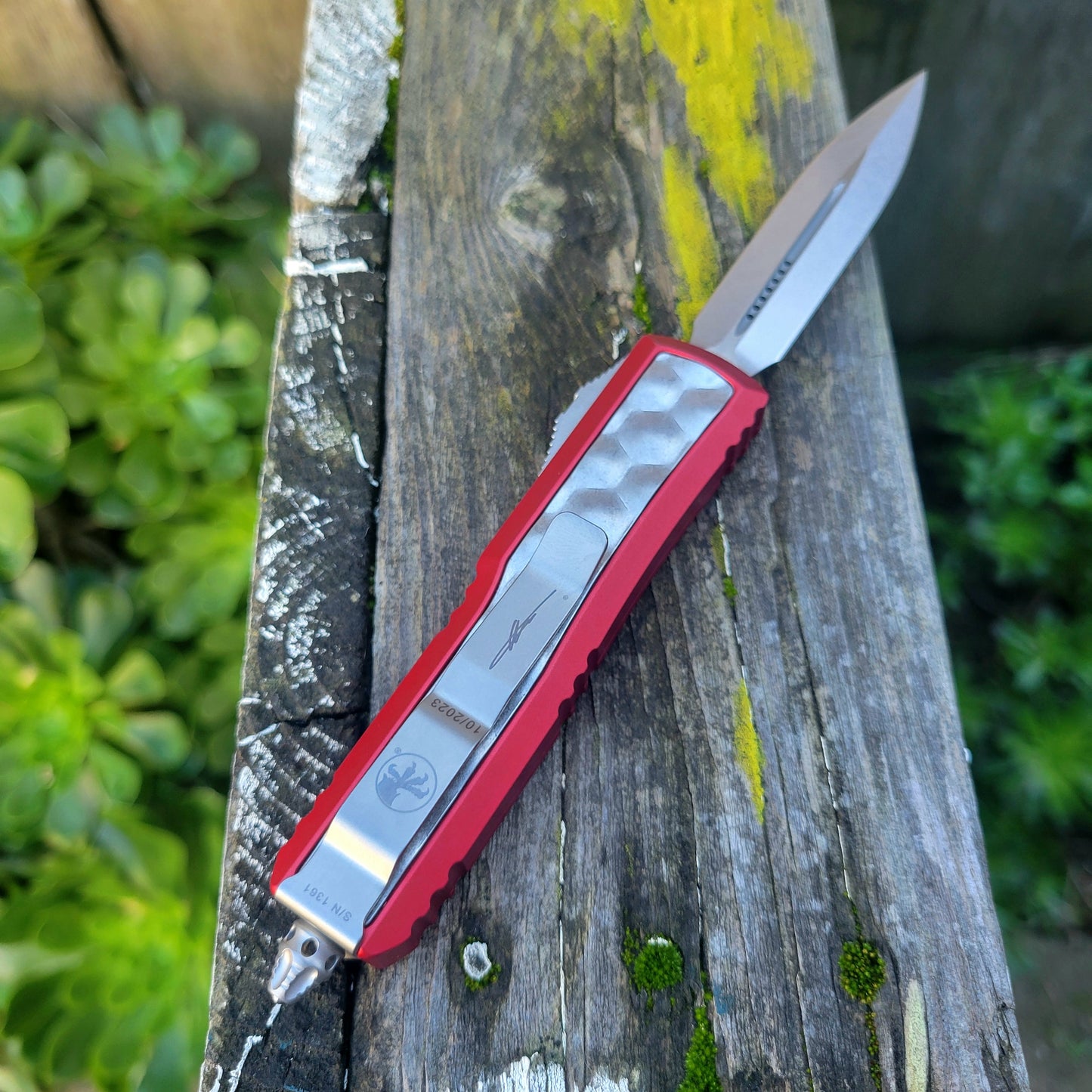 Microtech 126-10RDBIS UTX-85 Daytona D/E Red Stonewash Bubble Inlay OTF Auto