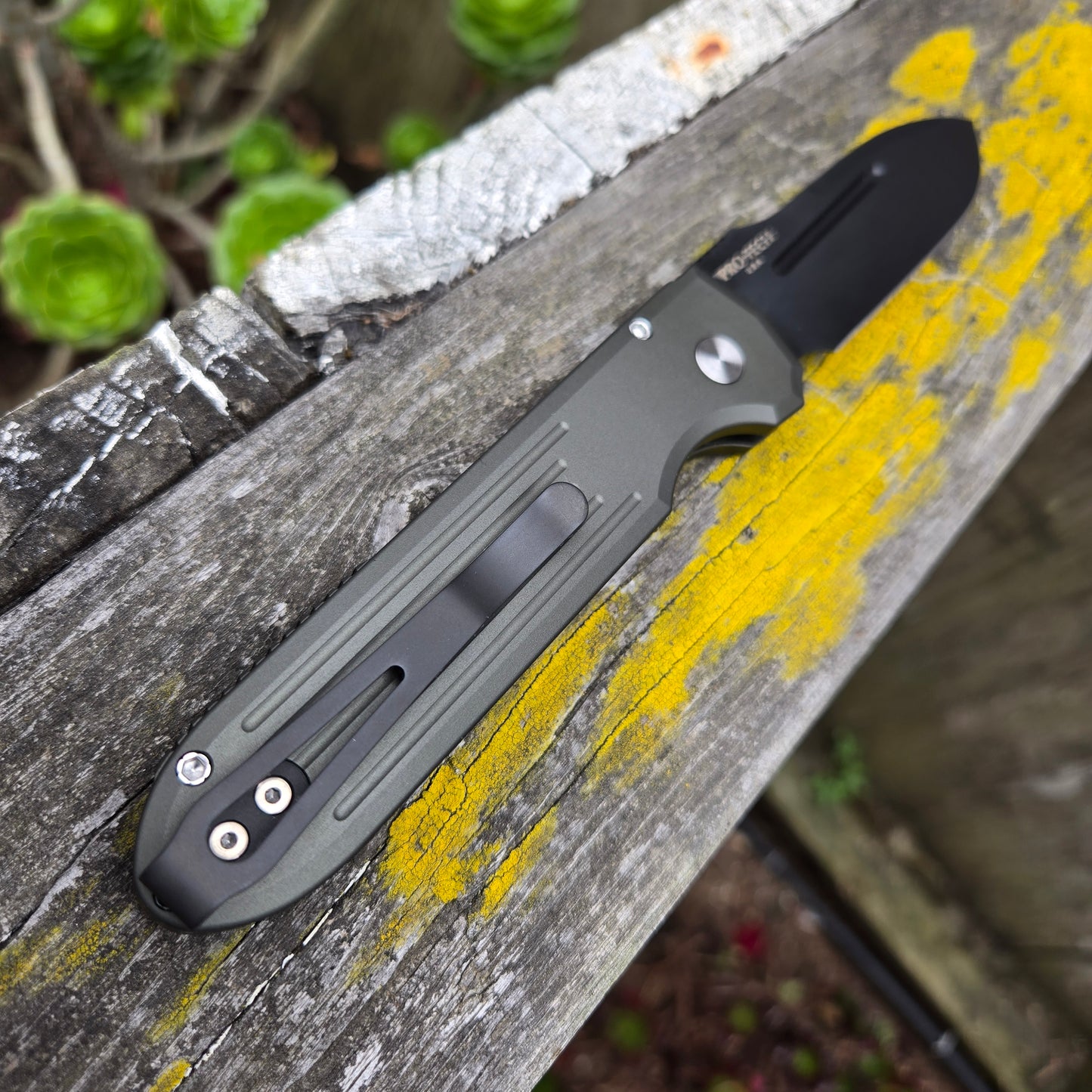 Protech 1805-Green PDW Invictus Magnacut Auto