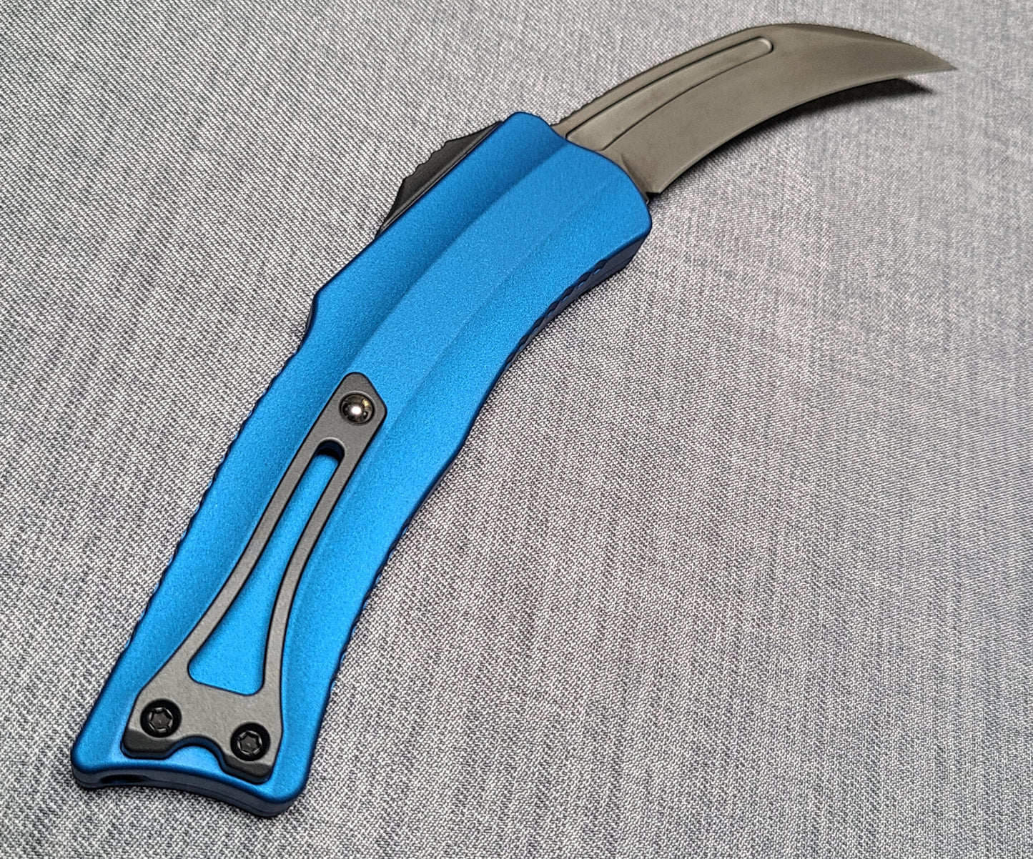Heretic Knives H060-6A-BLU ROC Maganacut OTF