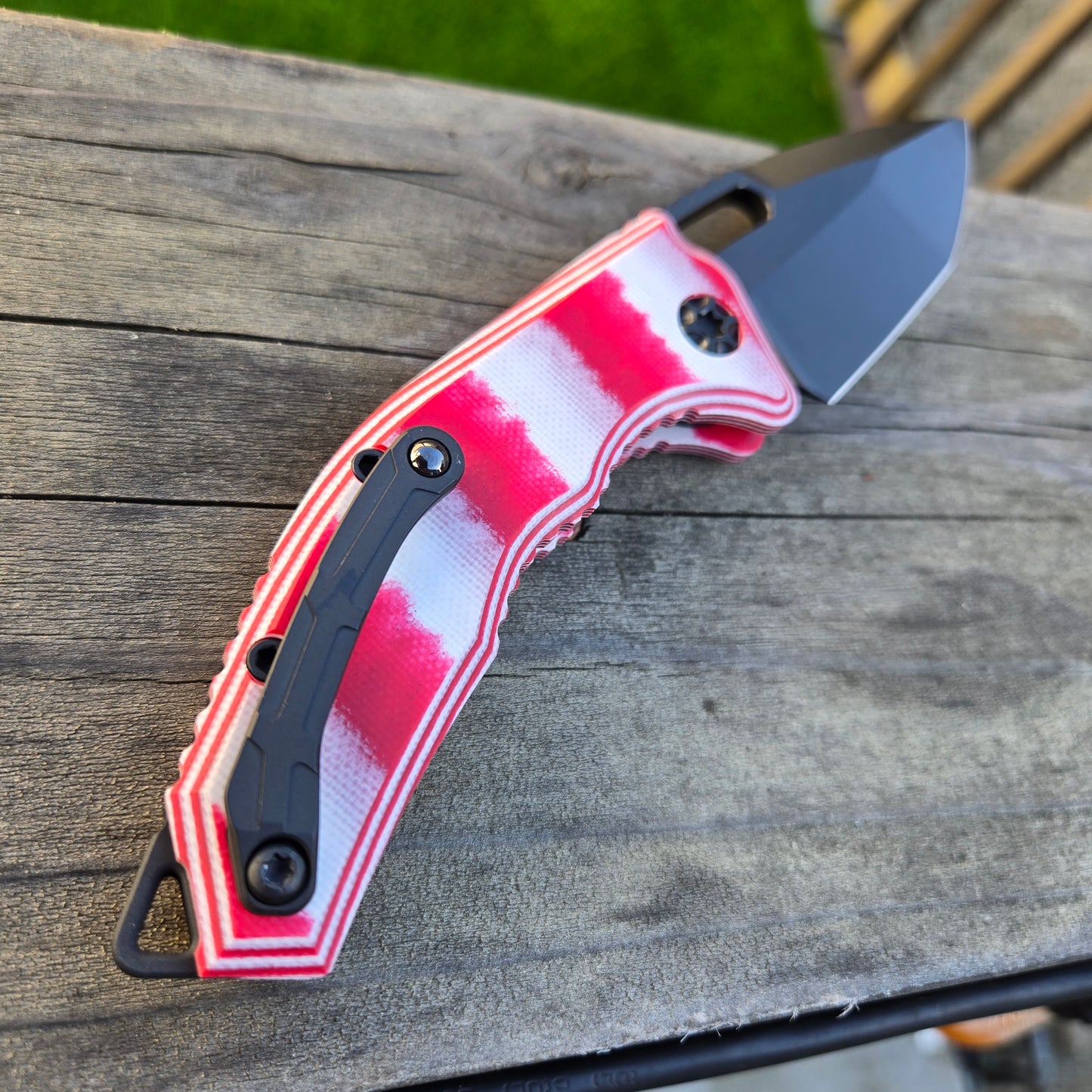 Heretic Knives H011-6A-CANDY Candy Cane G10 Medusa Tanto Auto