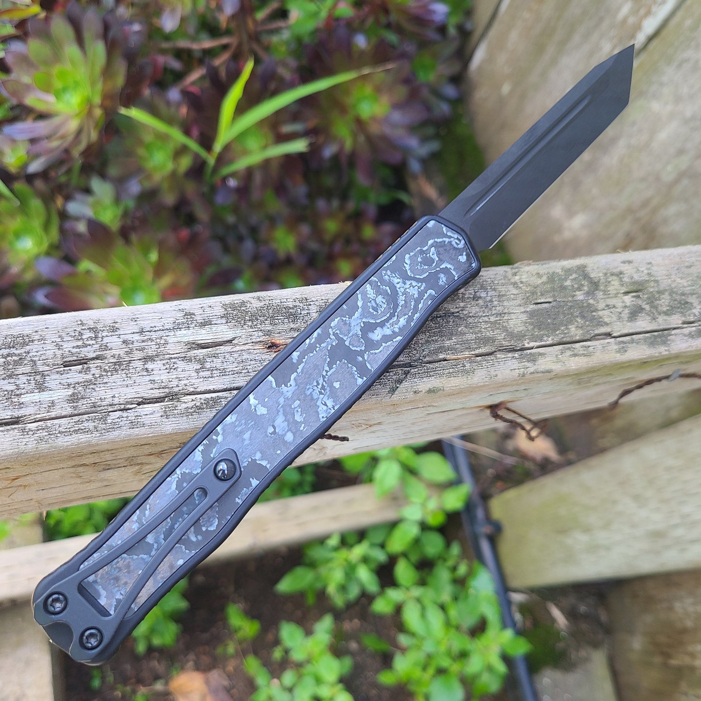 Heretic Knives Cleric II Tanto DLC White Camo Carbon Inlay Magancut OTF