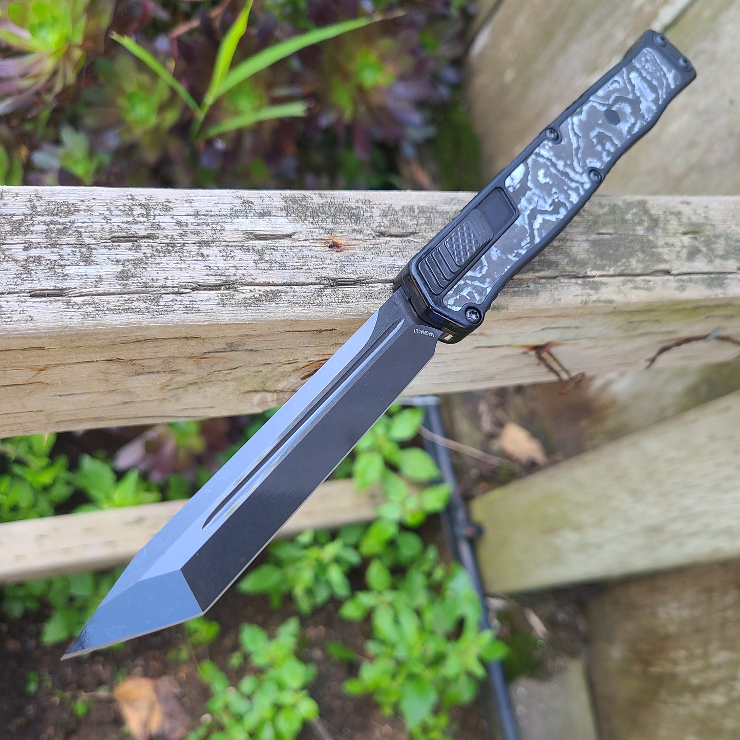 Heretic Knives Cleric II Tanto DLC White Camo Carbon Inlay Magancut OTF