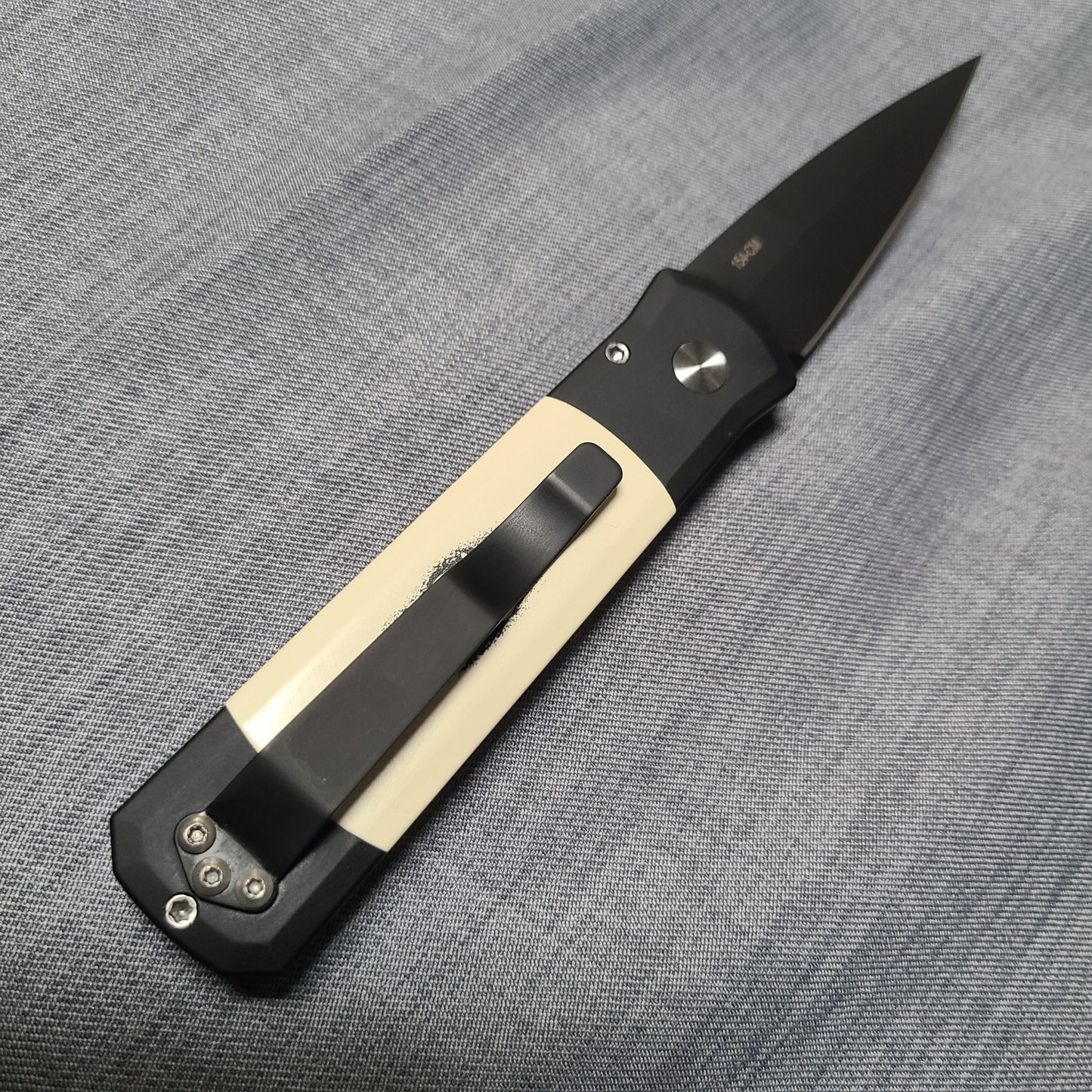 Protech 752 *CUSTOM SCRIMSHAW* Godson Tuxedo Ivory Micarta Black 154cm Auto
