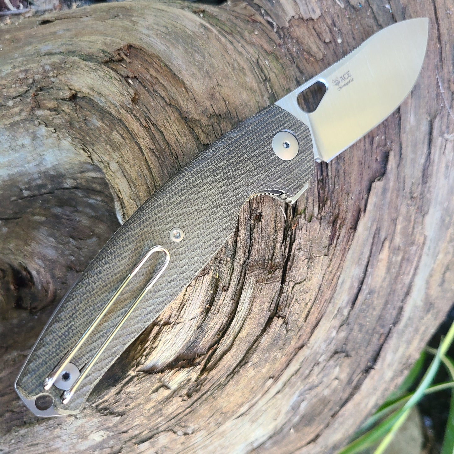 GiantMouse Ace JAGT Green Canvas Magnacut Folder