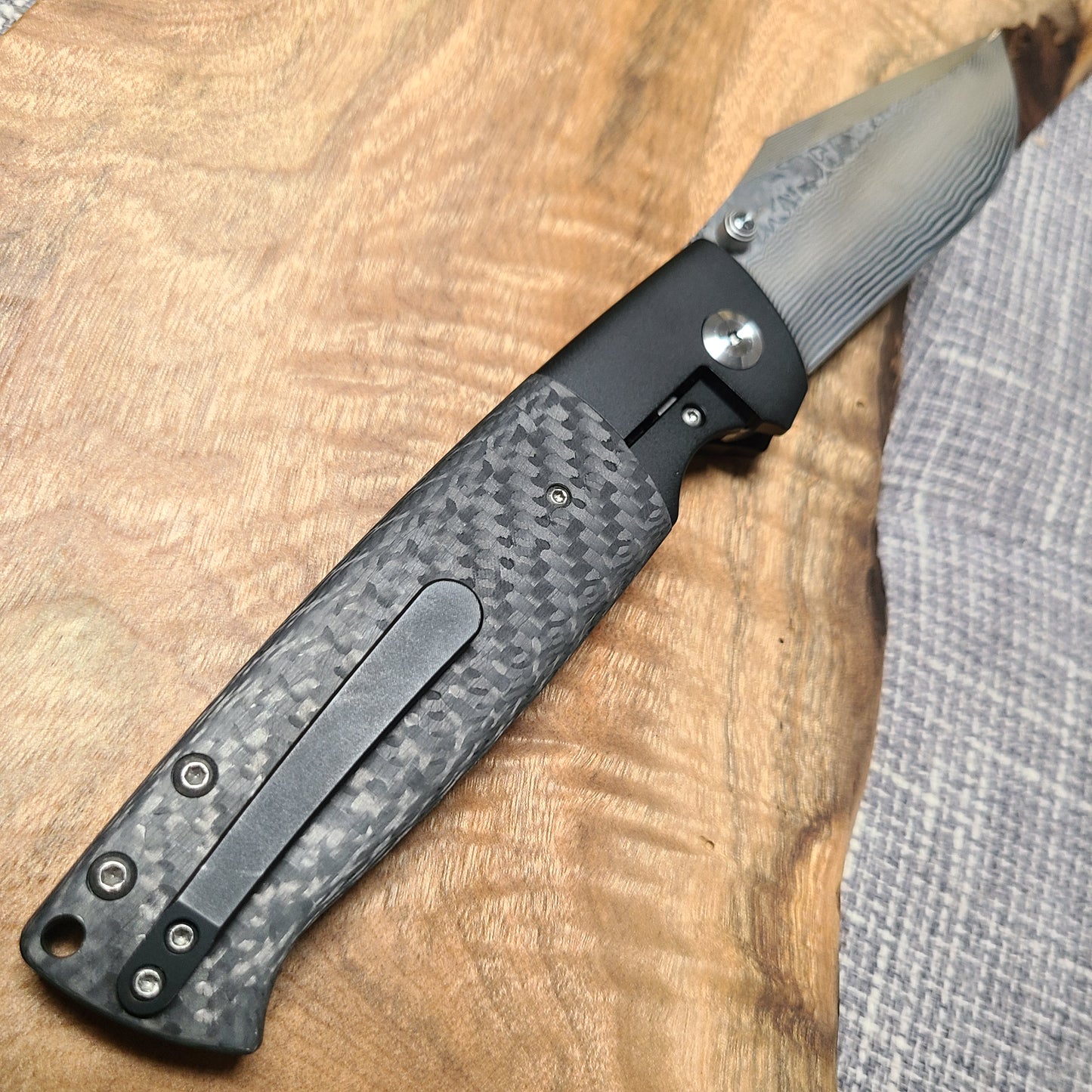 Kansept K1027A4 Shikari Damascus Carbon Fiber Folder *PRE-OWNED*