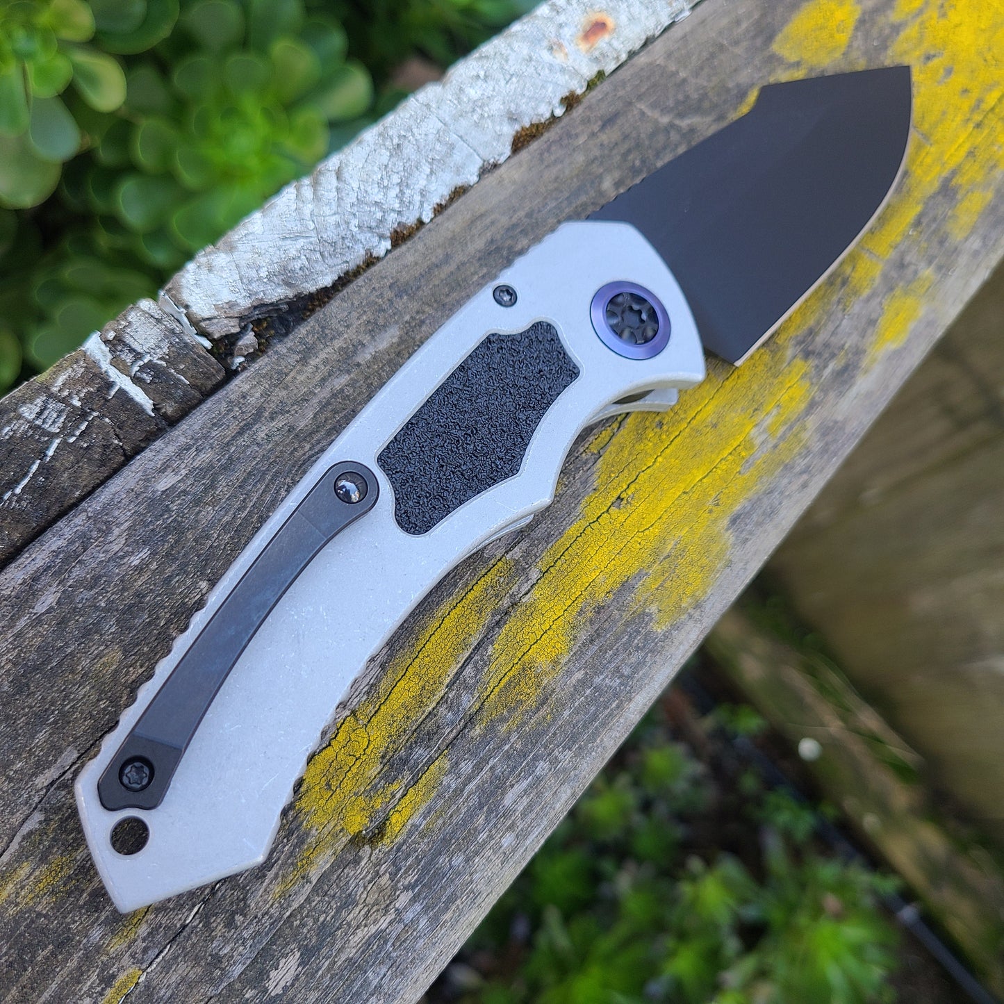 Heretic Knives H048-4A-BLZ Pariah Black Blizzard Magnacut Auto