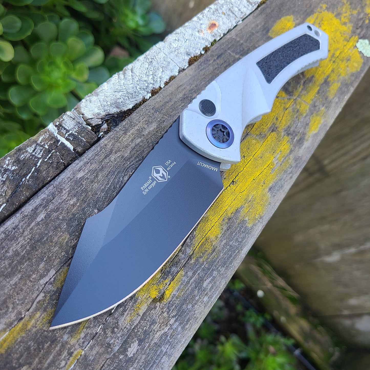 Heretic Knives H048-4A-BLZ Pariah Black Blizzard Magnacut Auto