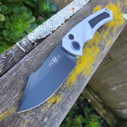 Heretic Knives H048-4A-BLZ Pariah Black Blizzard Magnacut Auto