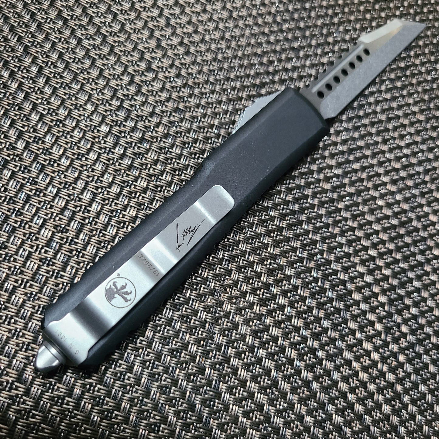 Microtech 119W-10S Ultratech Warhound Stonewash Standard Signature Series OTF Auto