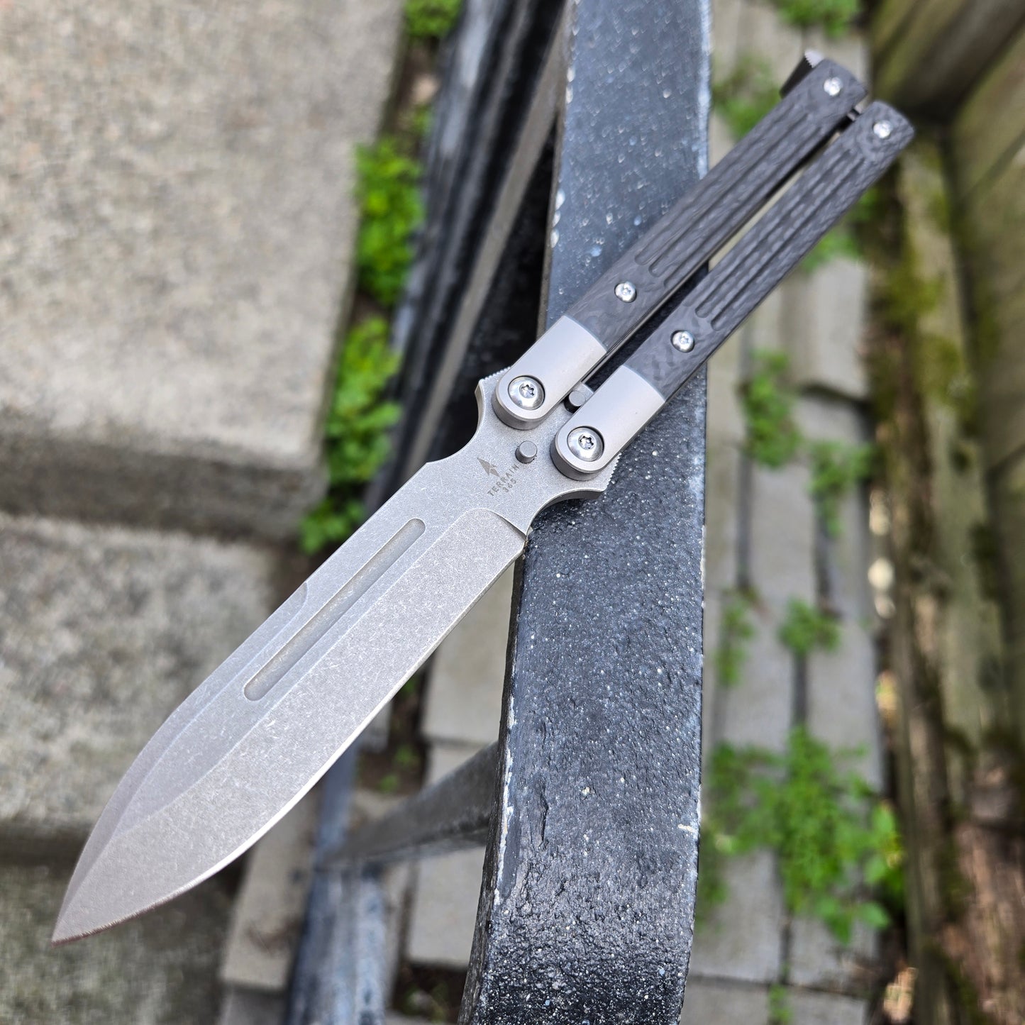 Terrain 365 10605 Bali XL Carbon Fiber Titanium Terravantium Balisong