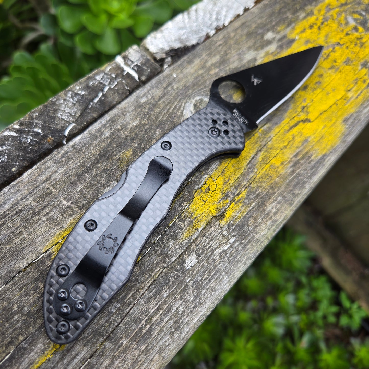 Spyderco C11CFPBK Delica 4 Carbon Fiber Black Cruwear Folder -DEALER SPRINT RUN-