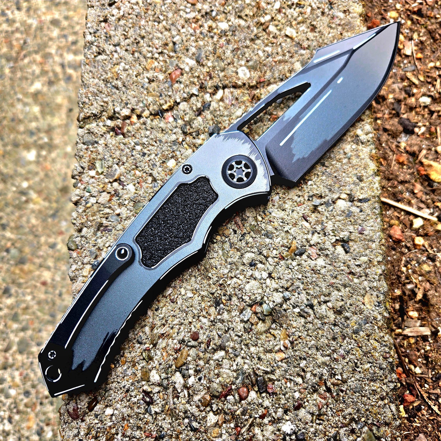 Heretic Knives H046-CS-GRY Pariah Manual Magnacut SE Cel Shade Stealth Gray Tritium Button Lock Folder