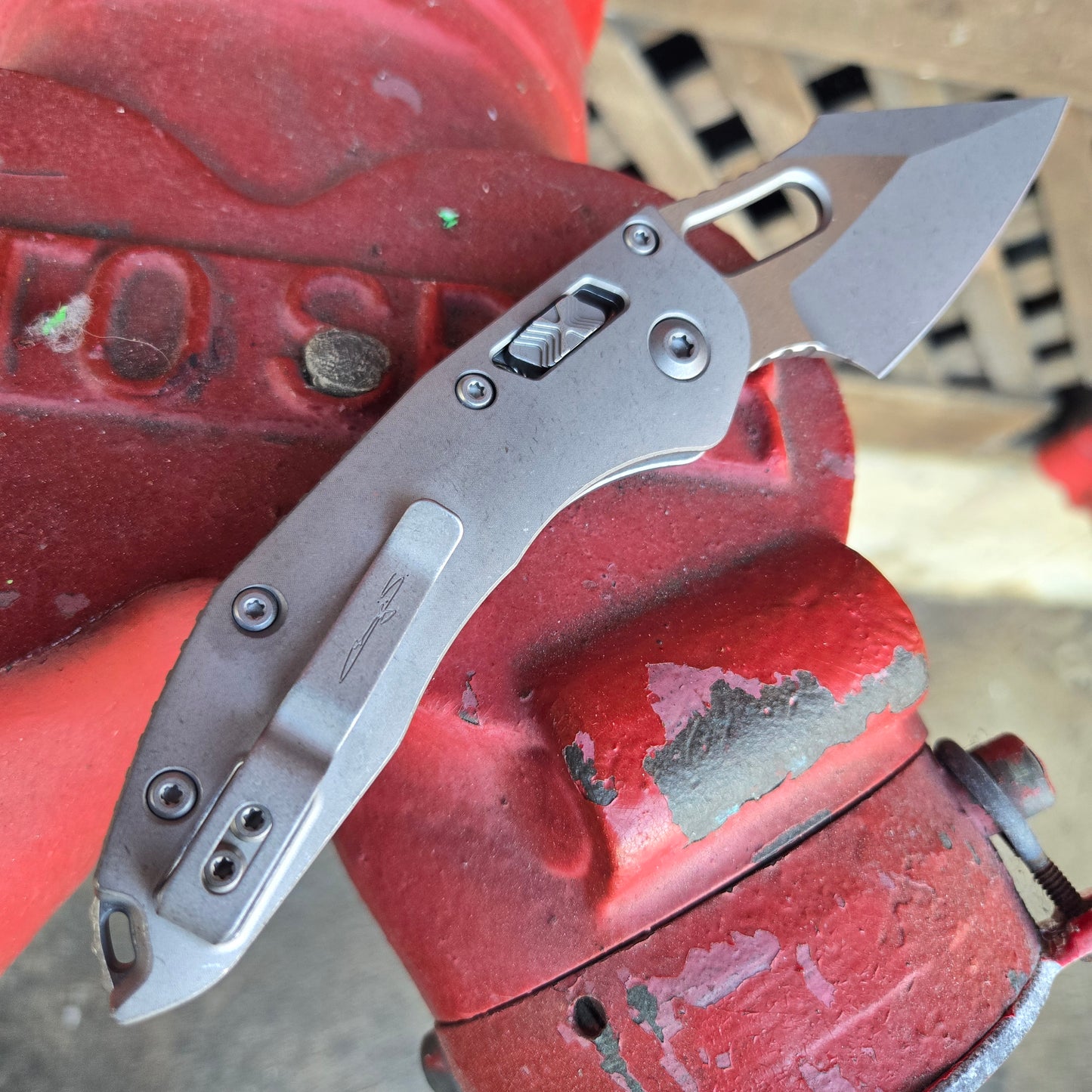 Microtech 169RL-10APMS1 Marfione Select Stitch Ram-Lok Apocalyptic Finish Slab Side Titanium Auto