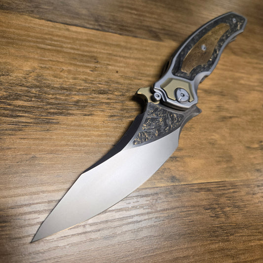 Maxace XI M02B Golden Marble Carbon Fiber Mokume Inlay Folder