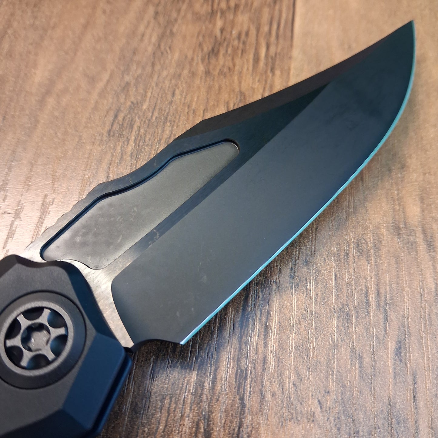 Heretic Knives Wraith V.4 Bowie Automatic Knife (DLC, Tritium Button Inlay, GITD CF)
