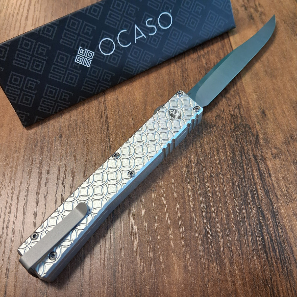 Ocaso Knives Large Lucent Satin Circles/Serpentine OTF Auto