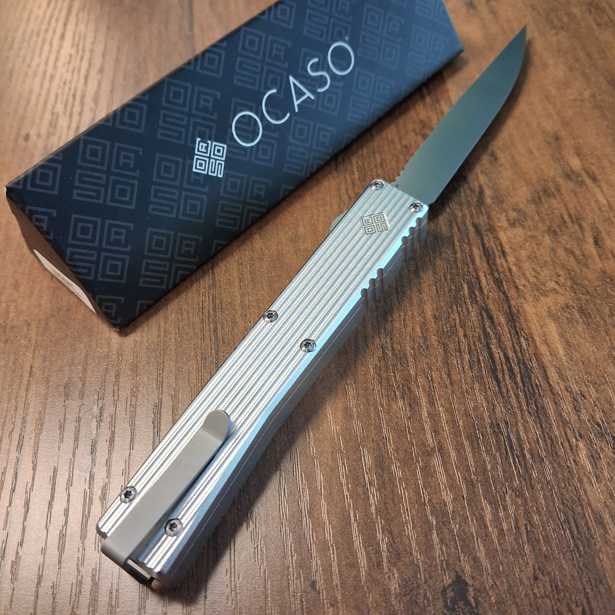 Ocaso Knives Large Lucent Satin Pinstripes/Straight OTF Auto