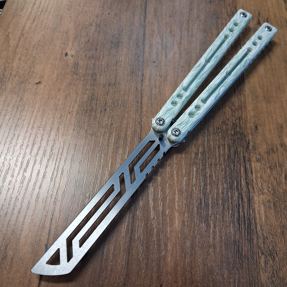 Squid Industries Marble Nautilus V2 Sage Silver Trainer Balisong