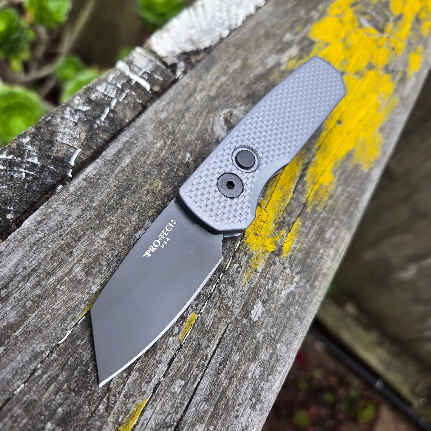 Protech R5406-Grey Runt 5 Reverse Tanto Black DLC Magnacut Auto