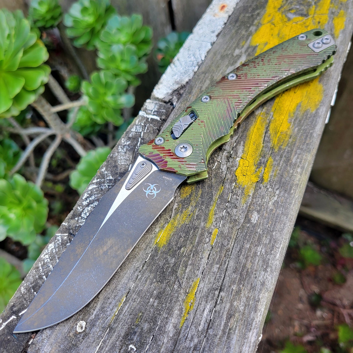 Microtech 137RL-1FLOBS Amphibian Outbreak S/E Ram-Lok Folder