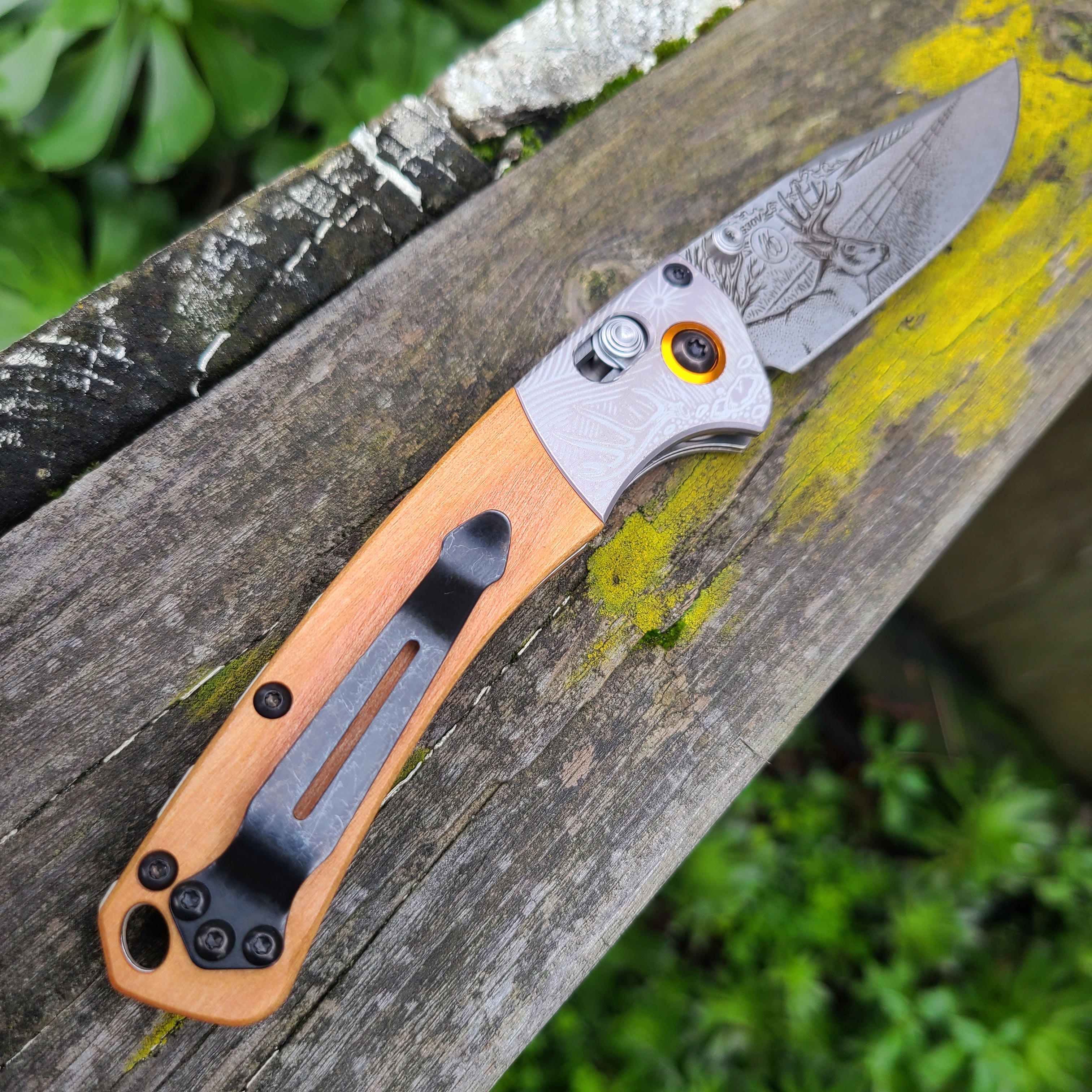 Benchmade 15085-2202 Limited Edition Mini Crooked River Artist Series -Whitetail- Folder