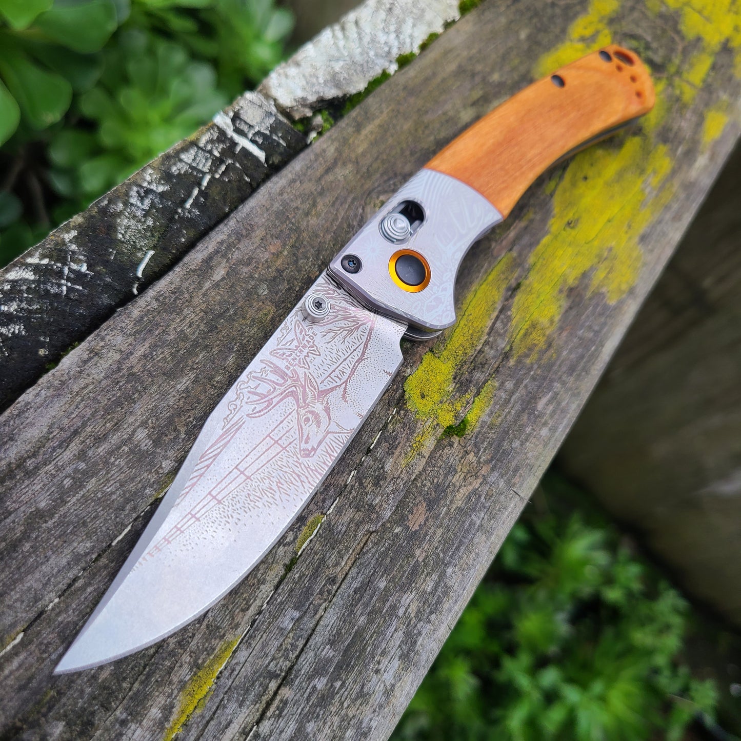 Benchmade 15085-2202 Limited Edition Mini Crooked River Artist Series -Whitetail- Folder