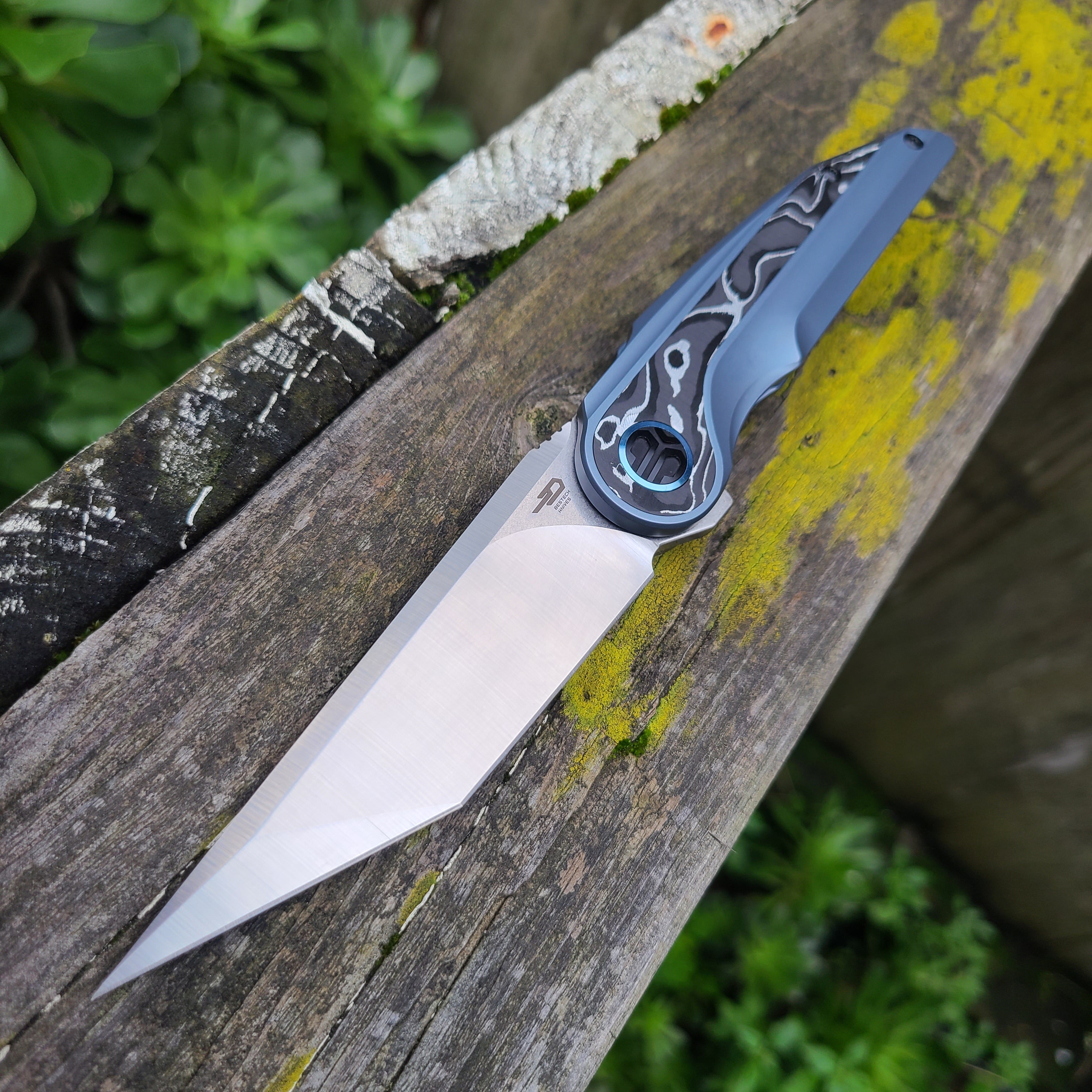 Bestech BT2303A Blind Fury Blue Titanium Carbon Fiber M390 Folder