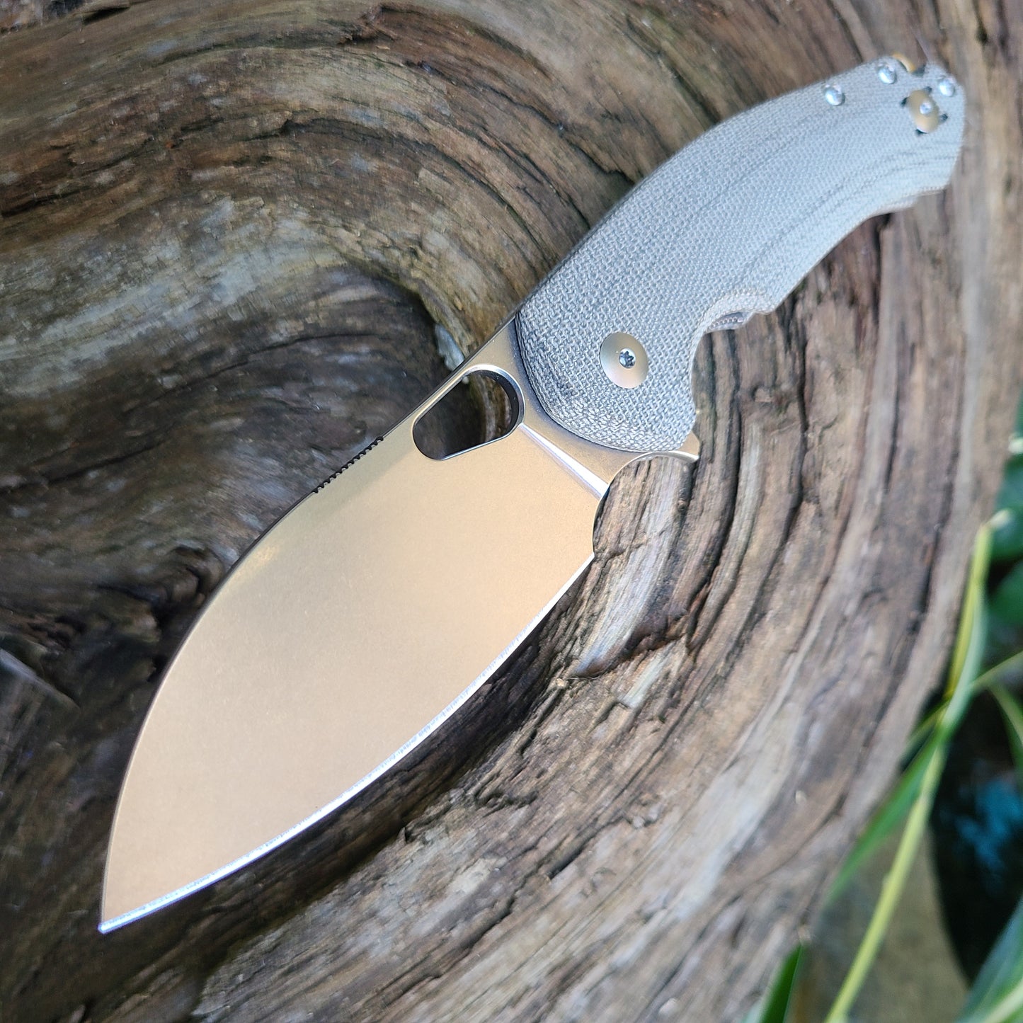 GiantMouse Ace Biblio XL Green Canvas Elmax Folder || WE BE KNIVES – We ...