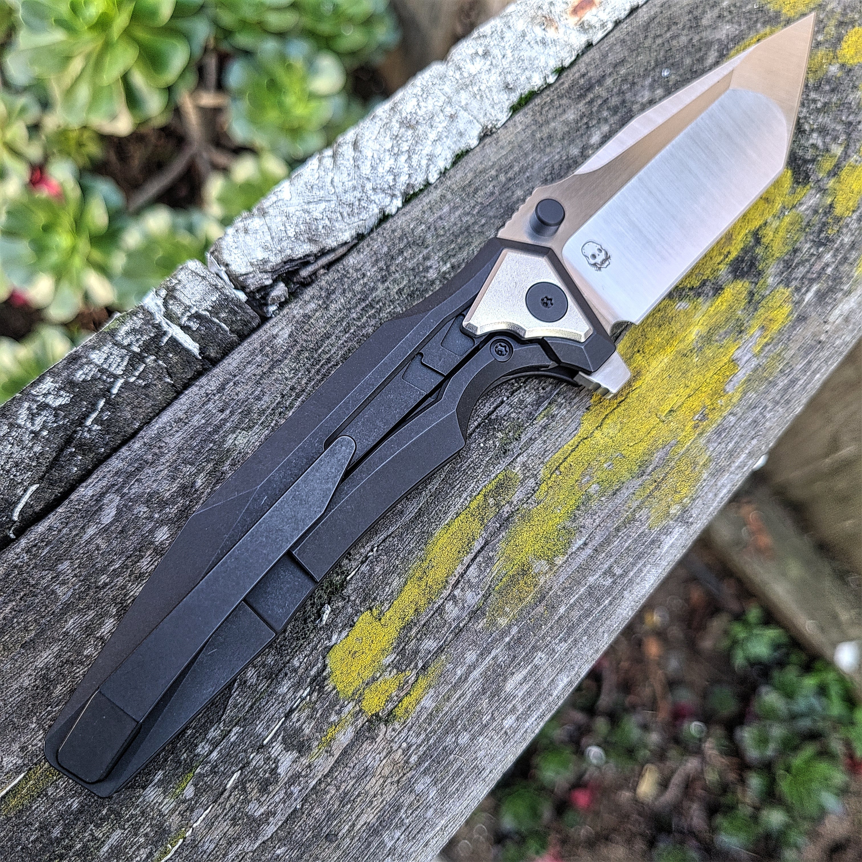 Arcane Design CREATURE Satin 20CV Black Titanium Folder