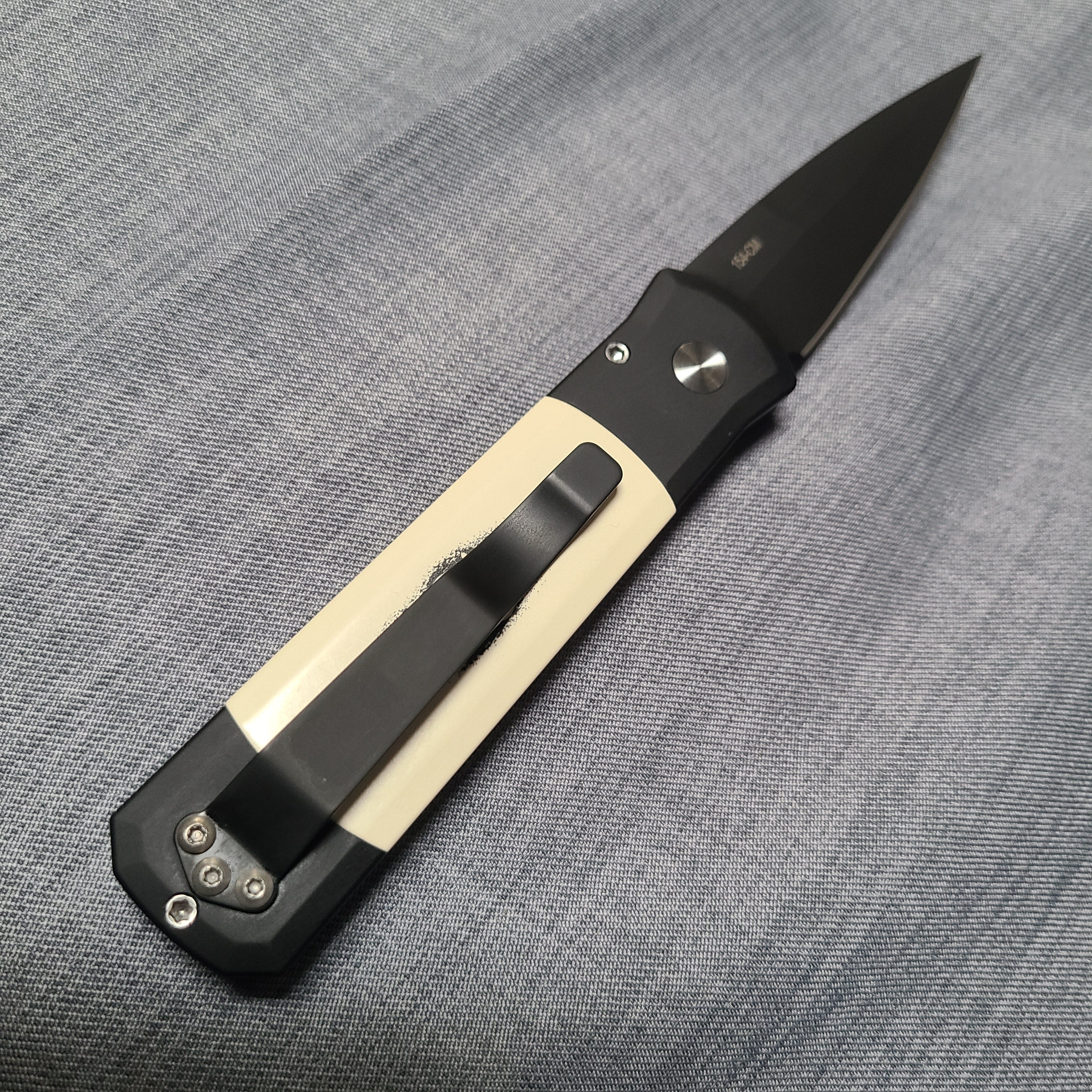 Protech 752 *CUSTOM SCRIMSHAW* Godson Tuxedo Ivory Micarta Black 154cm Auto