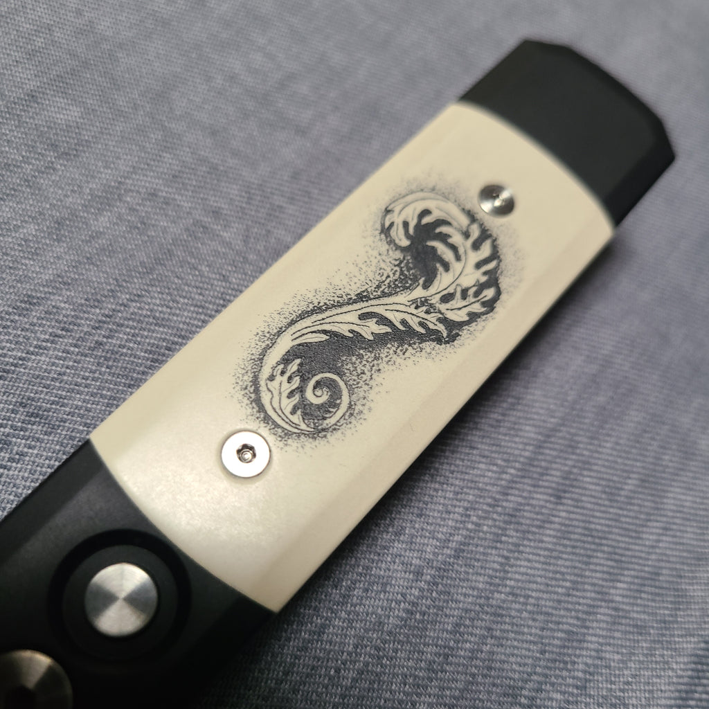 Protech 752 *CUSTOM SCRIMSHAW* Godson Tuxedo Ivory Micarta Black 154cm Auto