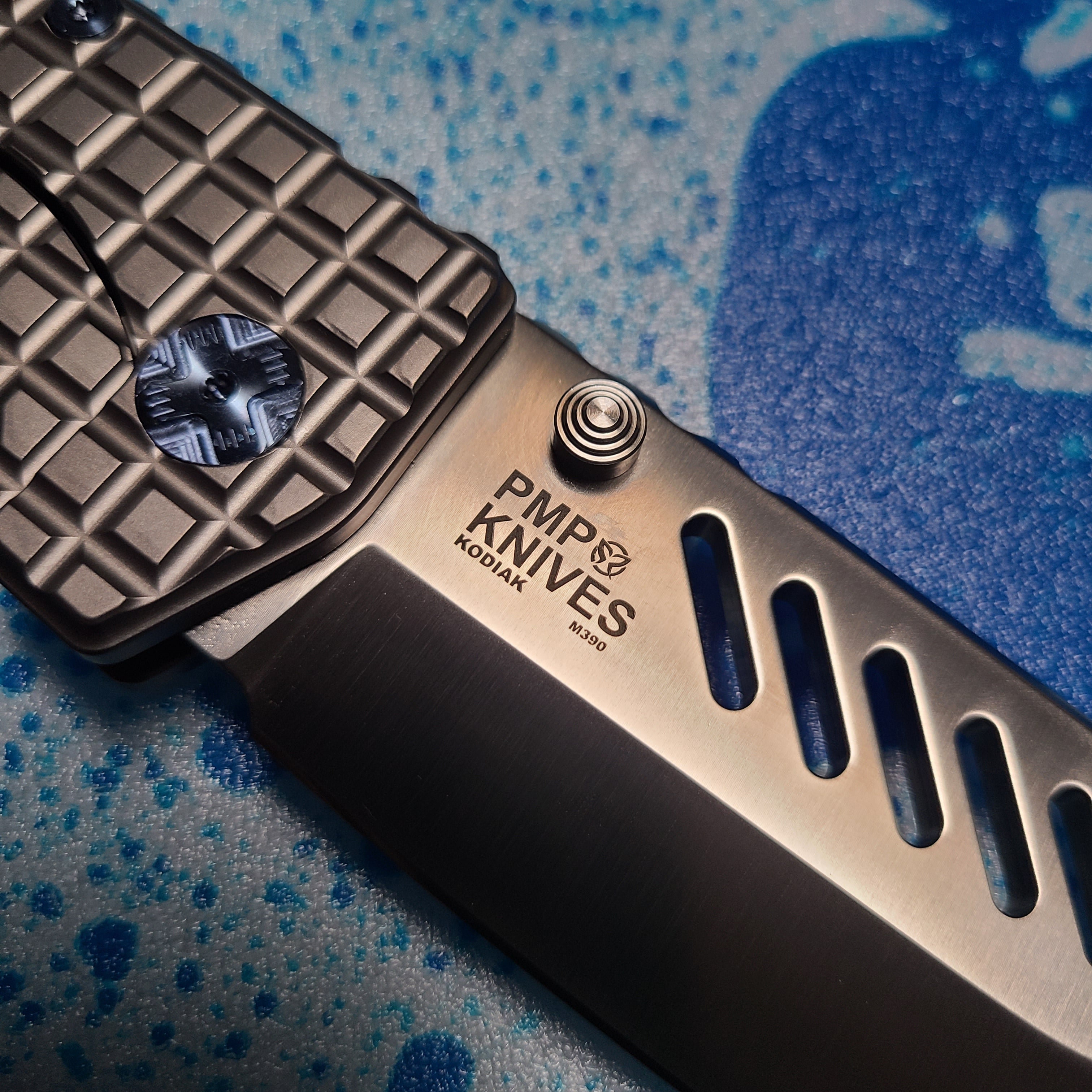 PMP Knives PMP062 Kodiak Grey Titanium M390 Framelock Folder