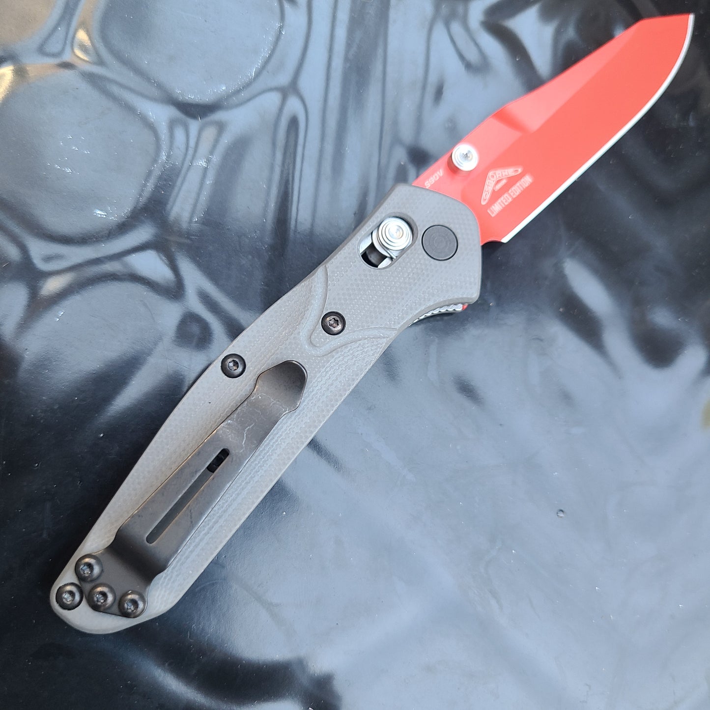 Benchmade 945RD-2401 Red Mini Osborne *LIMITED EDITION*