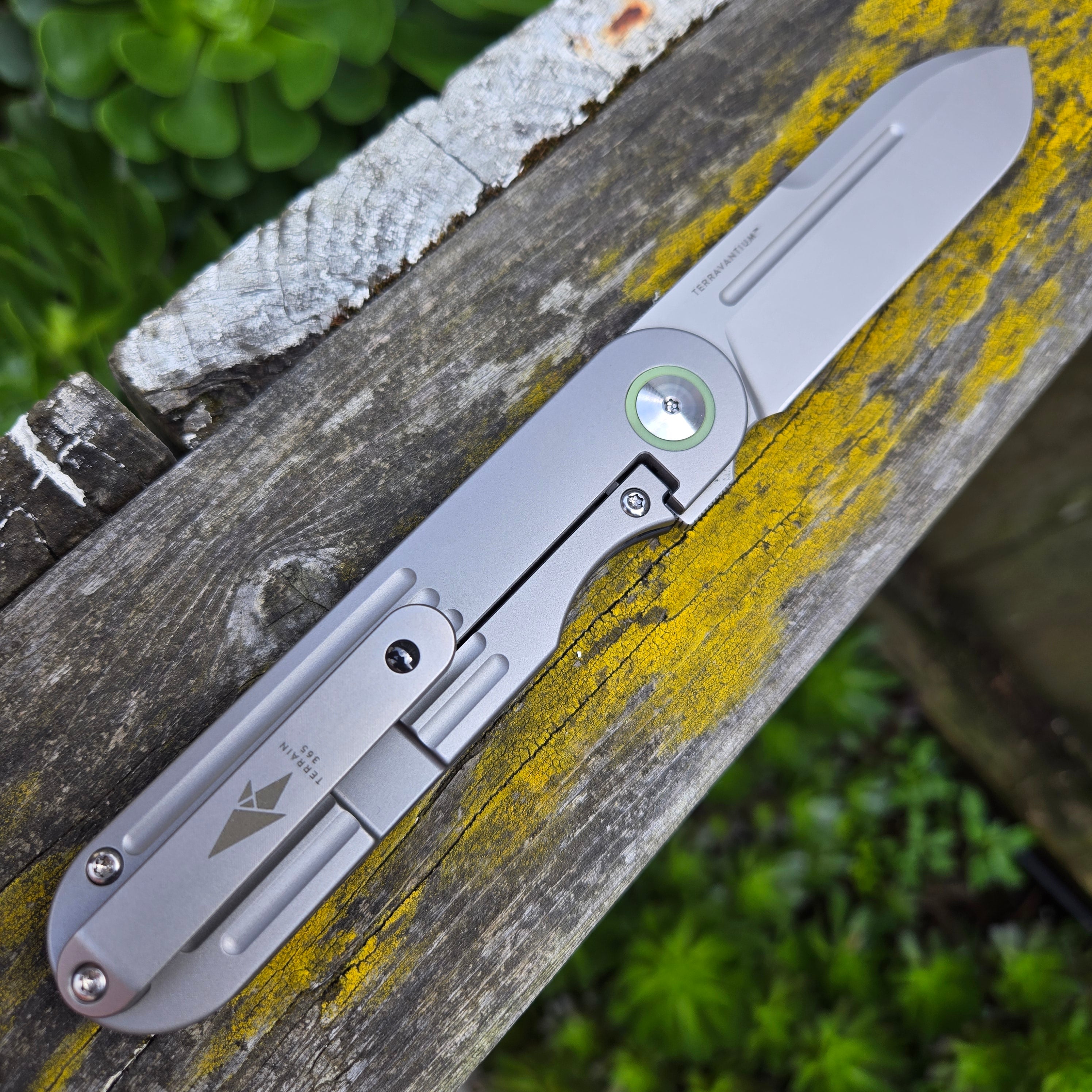 Terrain 365 101403 Narwhal-AT Carbon Fiber Titanium Terravantium Folder