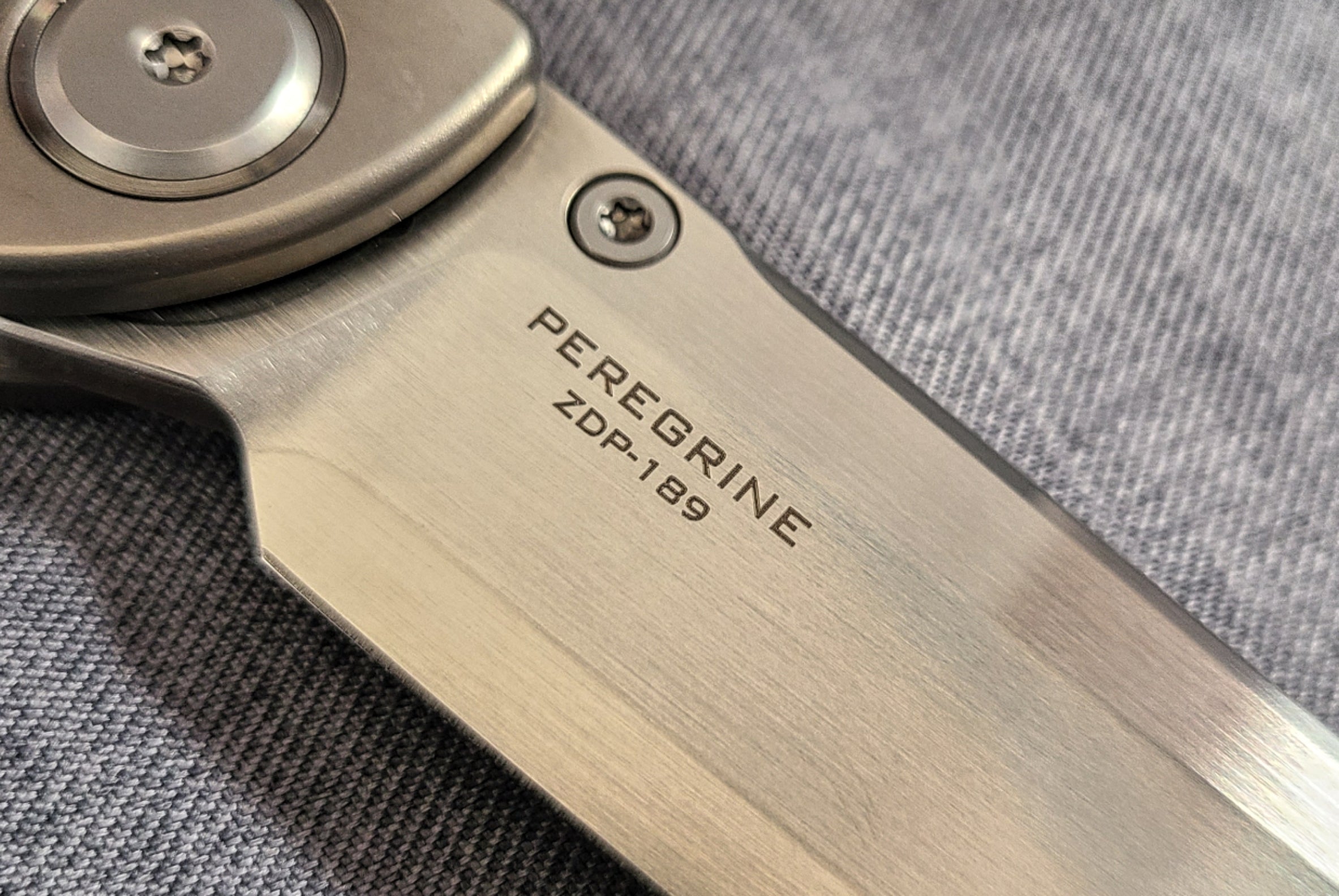 Maxace M01A Peregrine ZDP-189 Titanium Copper Carbon Fiber Framelock Flipper