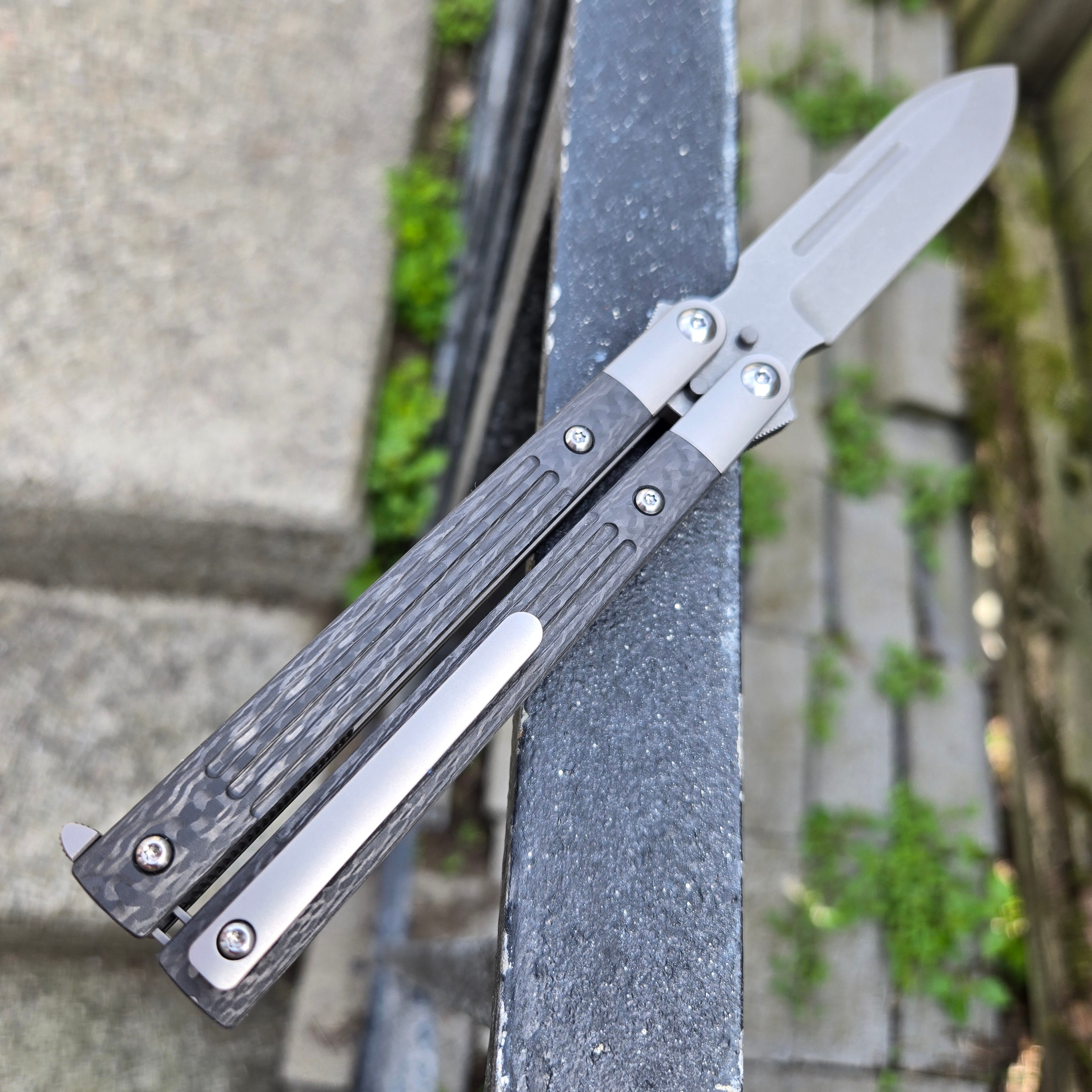 Terrain 365 10605 Bali XL Carbon Fiber Titanium Terravantium Balisong