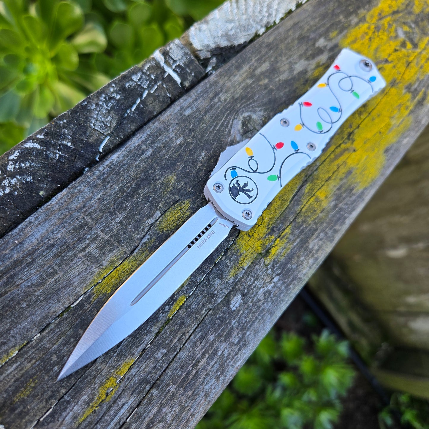 Microtech 1702M-10 WHCMAS Hera II Mini D/E Christmas White Stonewash OTF