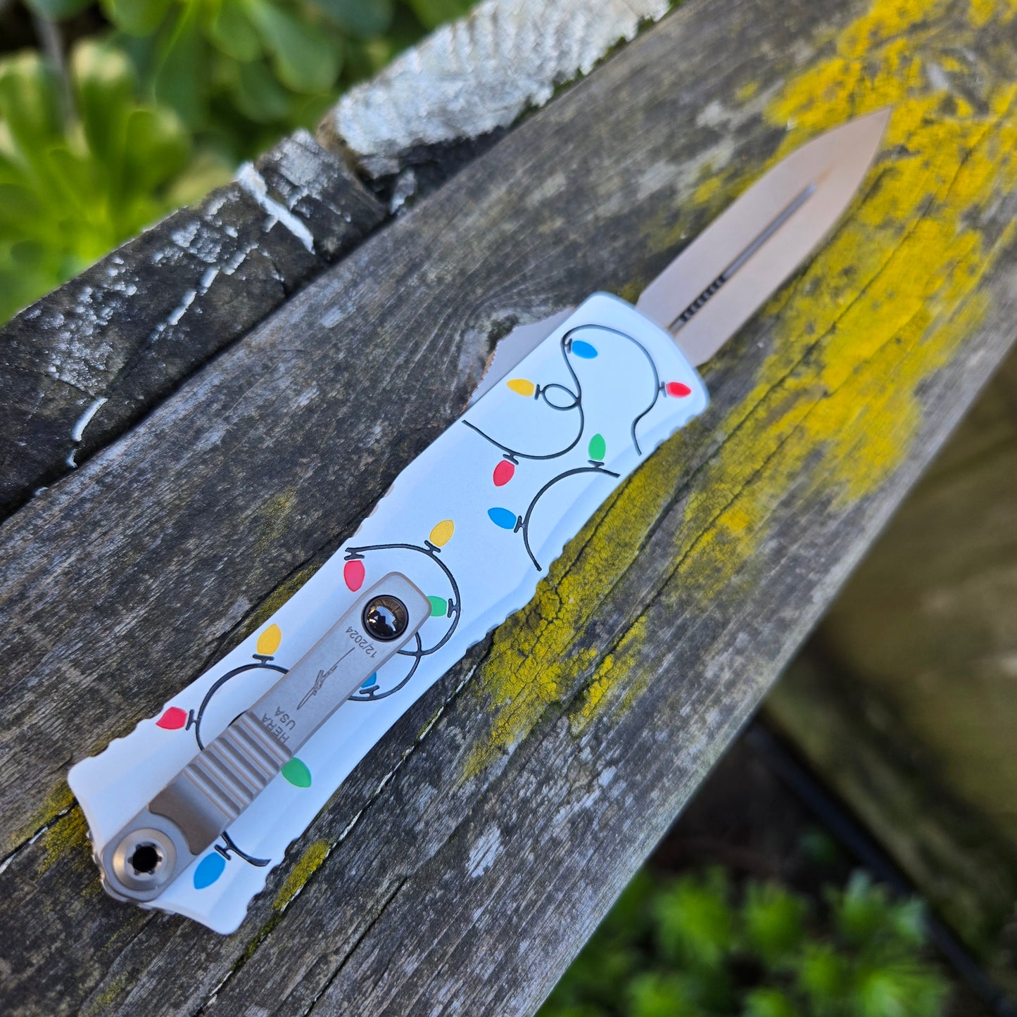 Microtech 1702M-10 WHCMAS Hera II Mini D/E Christmas White Stonewash OTF