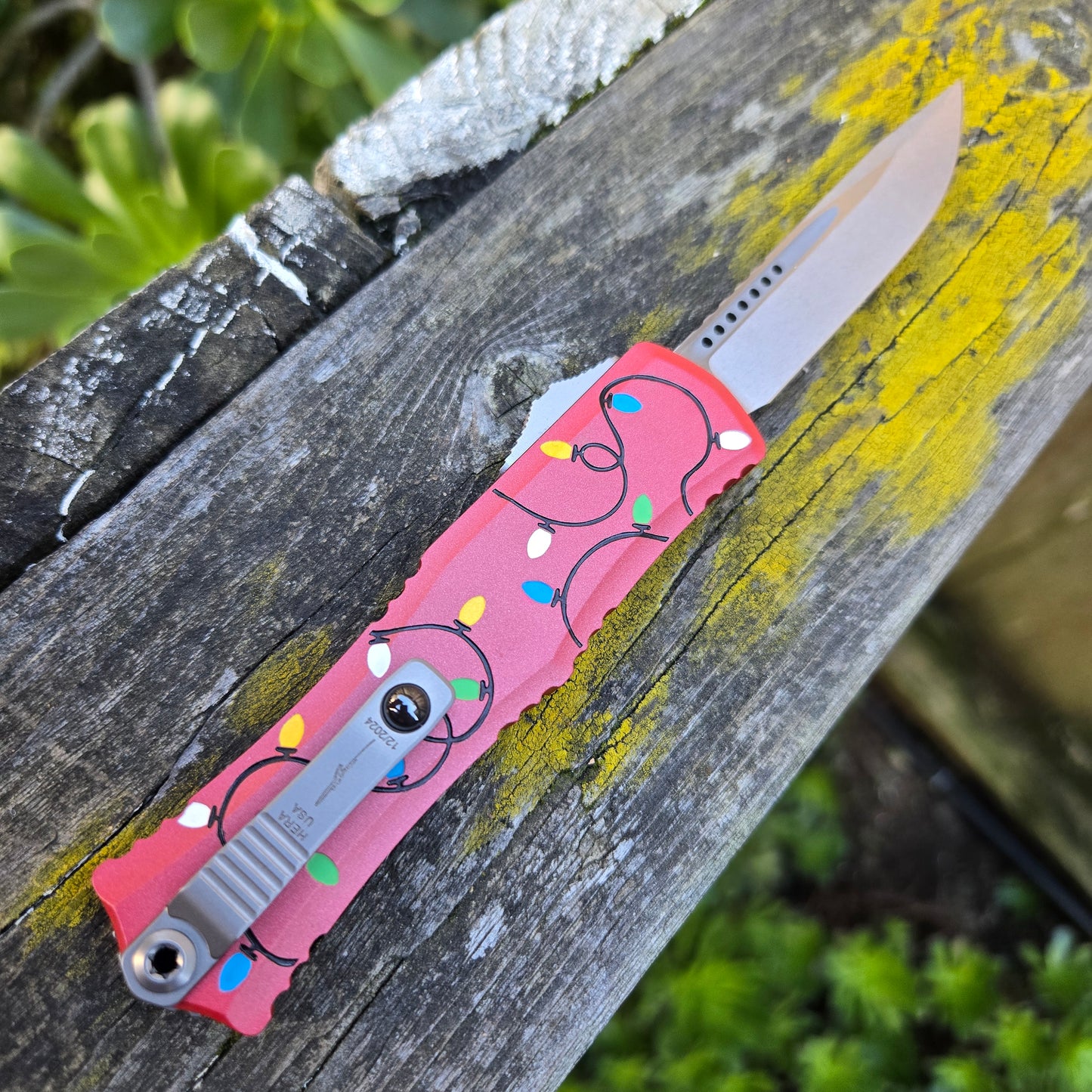 Microtech 1703M-10 RDCMAS Hera II Mini S/E Christmas Red Stonewash OTF