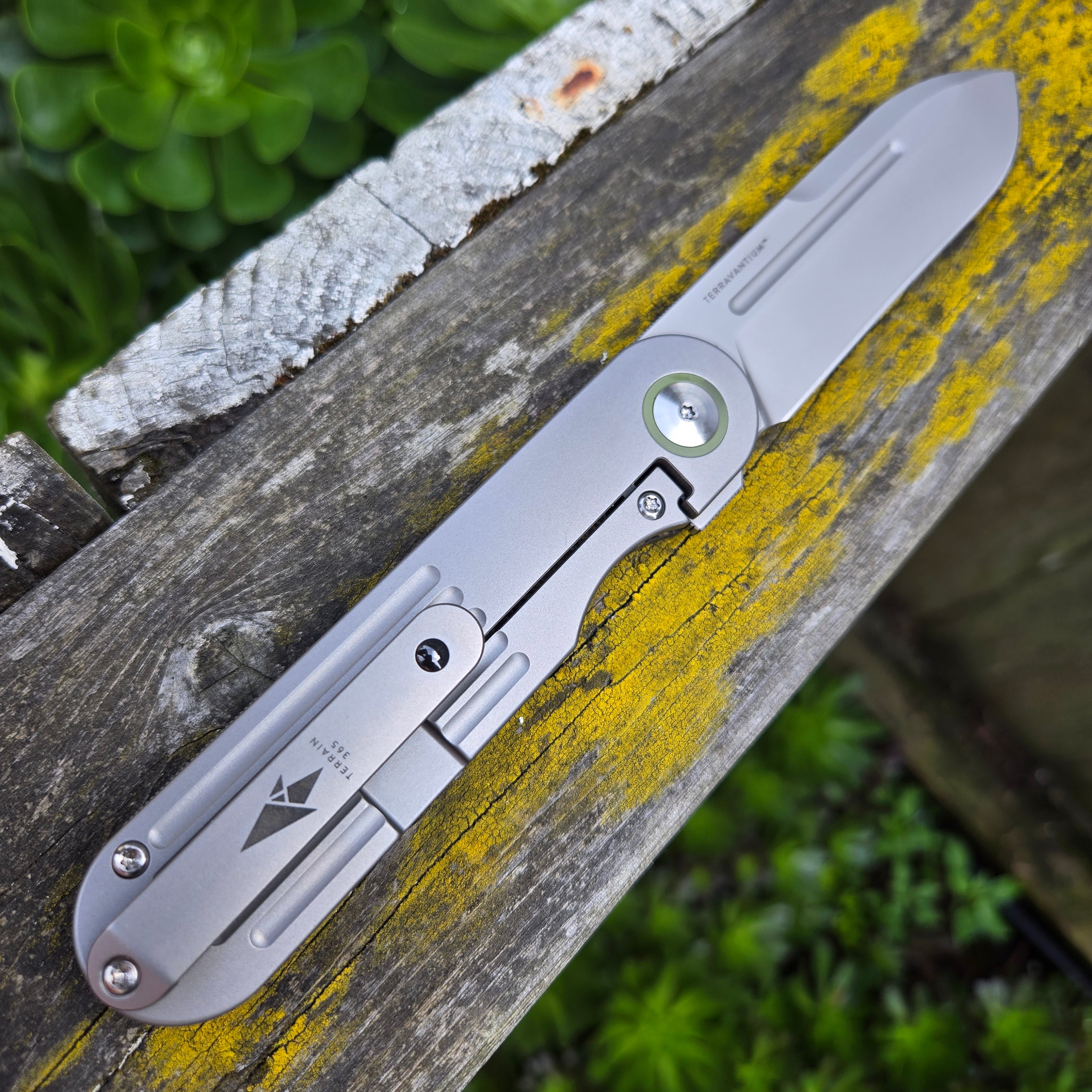 Terrain 365 101405 Narwhal-AT Dark Matter Gold Fat Carbon Titanium Terravantium Folder