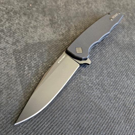 Ocaso Knives Black G-10 Black DLC Strategy Folder