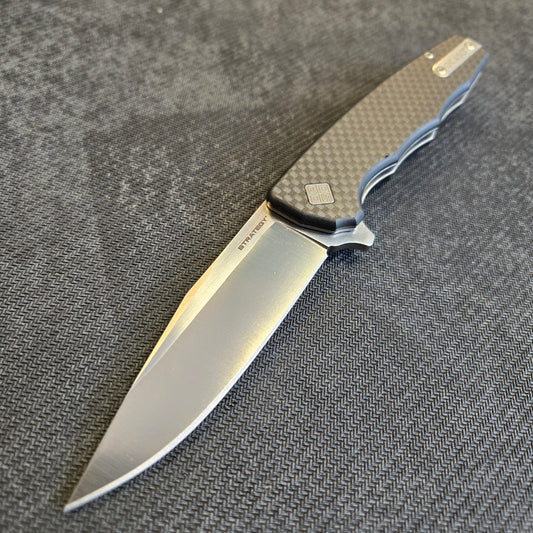 Ocaso Knives Carbon Fiber G-10 Satin Strategy Folder