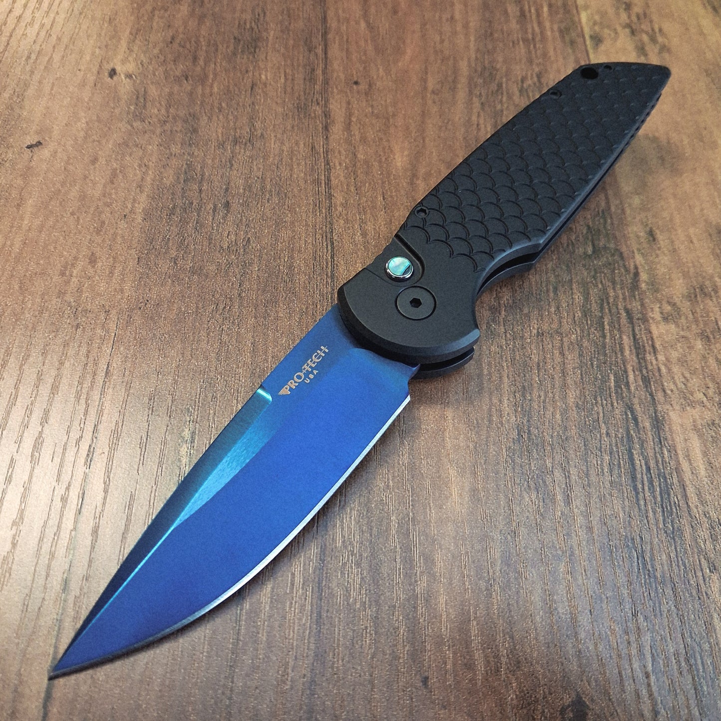 Protech TR-3 X1 SB Tactical Response 3 Black Fishscale Sapphire Blue 154cm Auto