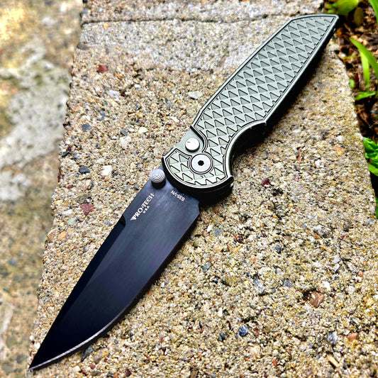 Protech INT106-BW Green LTD TR-3 Integrity Manual Thumbstud Black DLC S35vn Folder